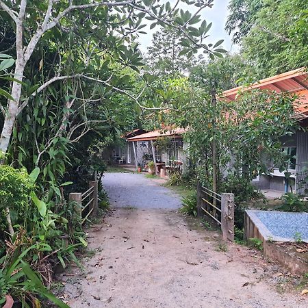 Baan Thabthong Homestay Ban Pak Nam  Buitenkant foto